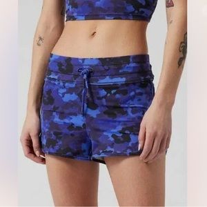 ATHLETA CLOUD CAMO DRESS BLUE SURGE SWIM SHORTS XXS